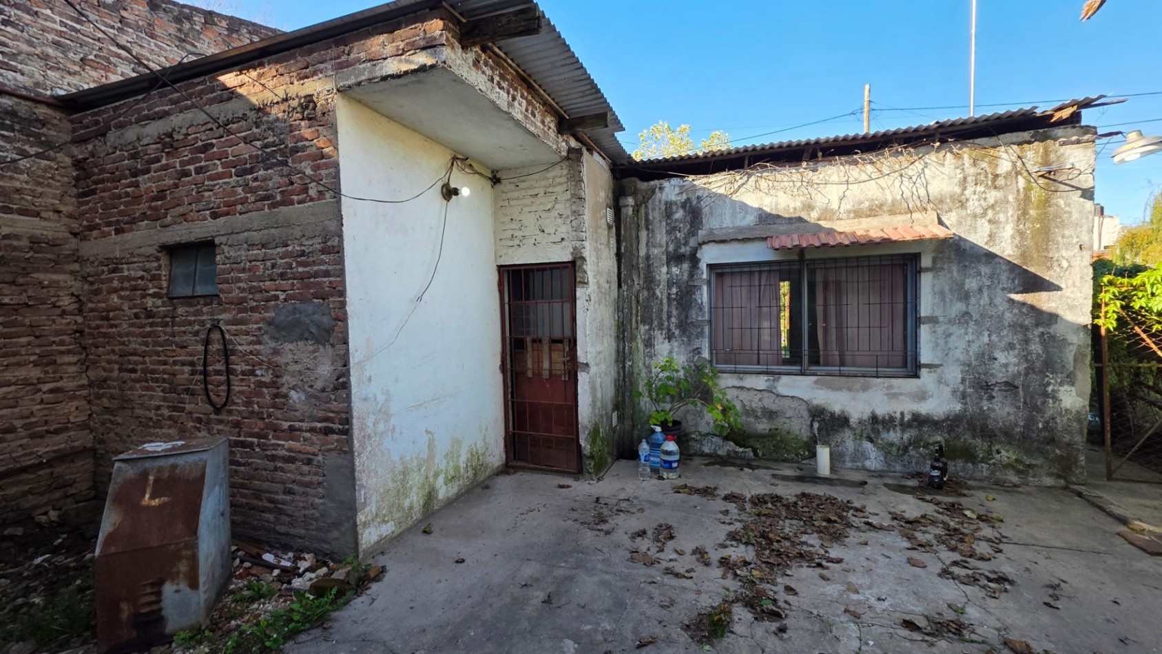 Casa a Restaurar sobre Lote de 375 m² en Glew | Amplio Fondo y Gran Potencial de Desarrollo