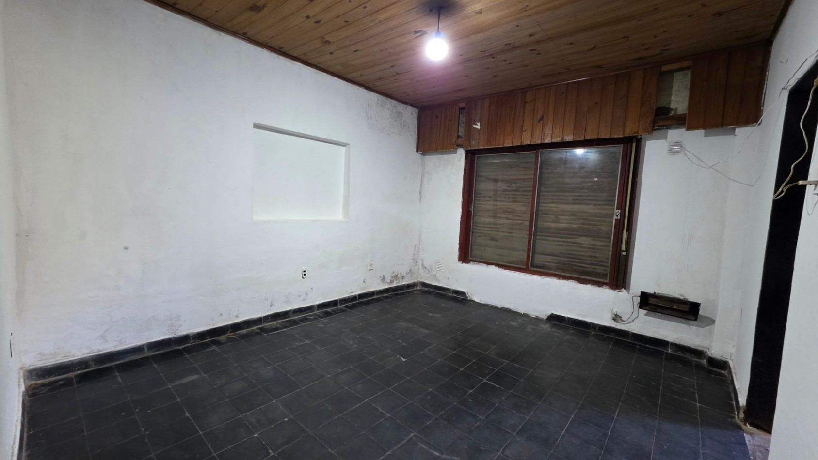 Casa a Restaurar sobre Lote de 375 m² en Glew | Amplio Fondo y Gran Potencial de Desarrollo