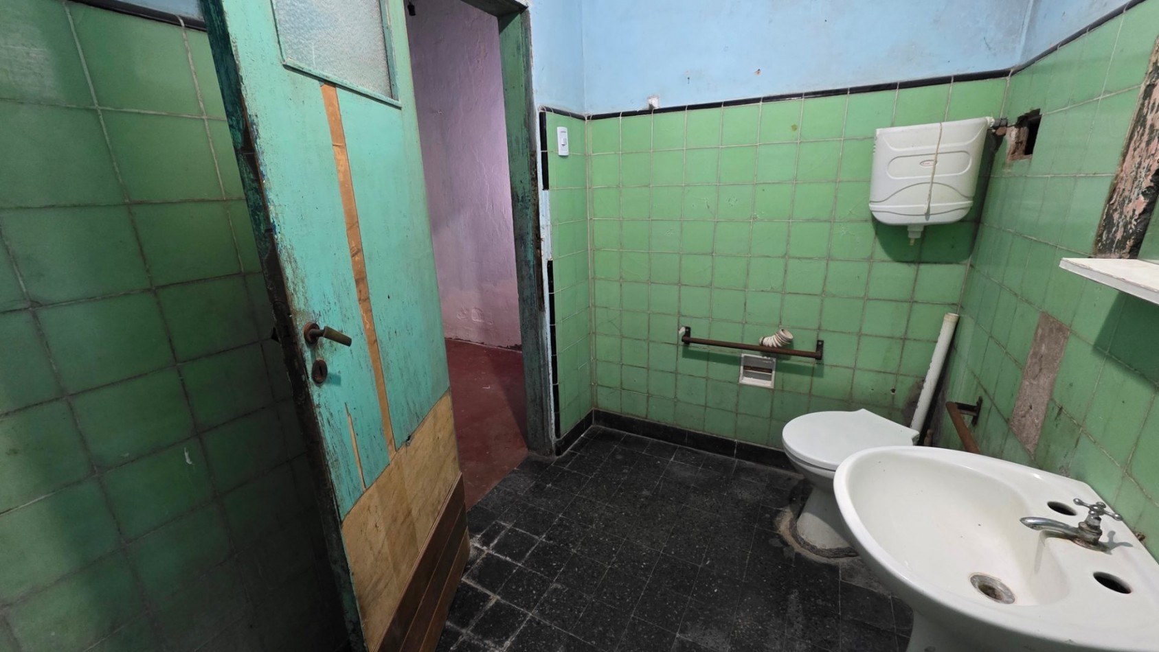 Casa a Restaurar sobre Lote de 375 m² en Glew | Amplio Fondo y Gran Potencial de Desarrollo