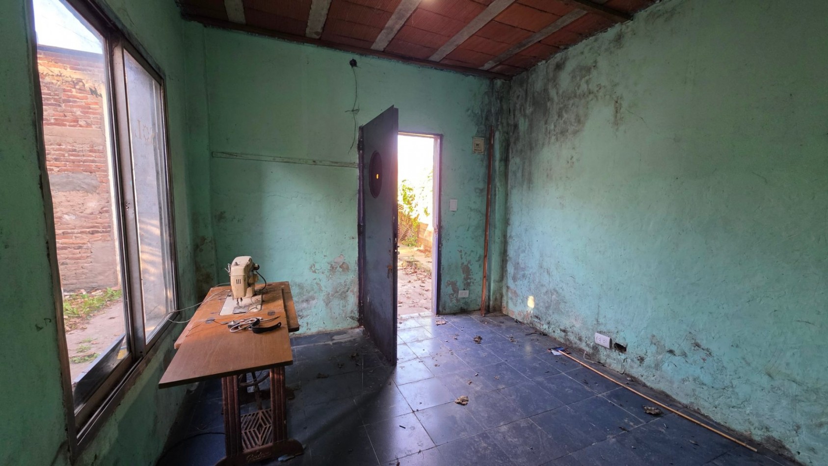 Casa a Restaurar sobre Lote de 375 m² en Glew | Amplio Fondo y Gran Potencial de Desarrollo
