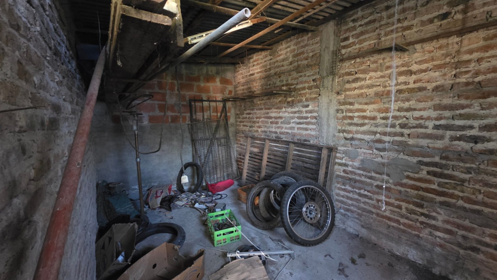 Casa a Restaurar sobre Lote de 375 m² en Glew | Amplio Fondo y Gran Potencial de Desarrollo