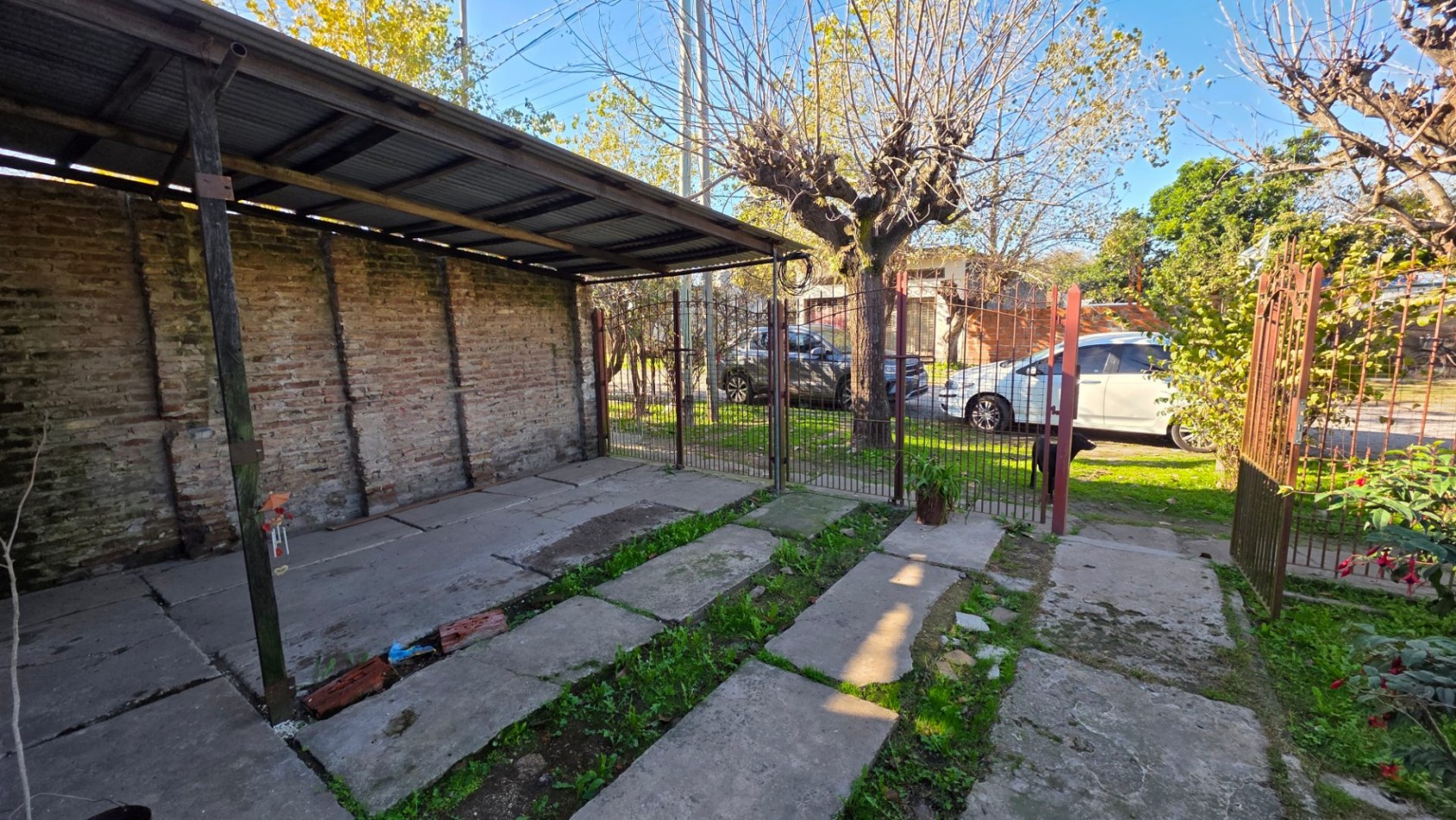 Casa a Restaurar sobre Lote de 375 m² en Glew | Amplio Fondo y Gran Potencial de Desarrollo
