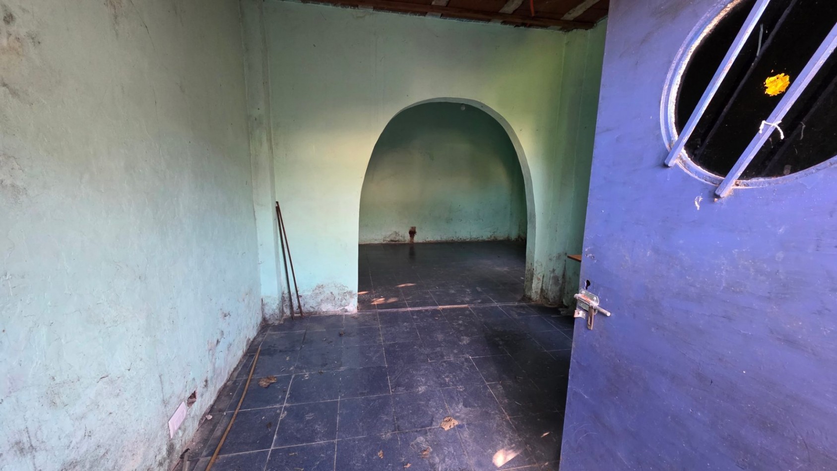 Casa a Restaurar sobre Lote de 375 m² en Glew | Amplio Fondo y Gran Potencial de Desarrollo
