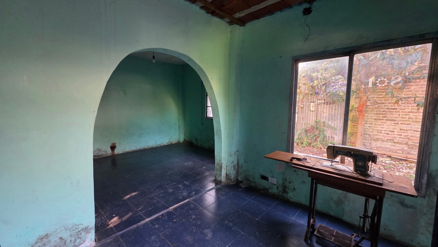 Casa a Restaurar sobre Lote de 375 m² en Glew | Amplio Fondo y Gran Potencial de Desarrollo
