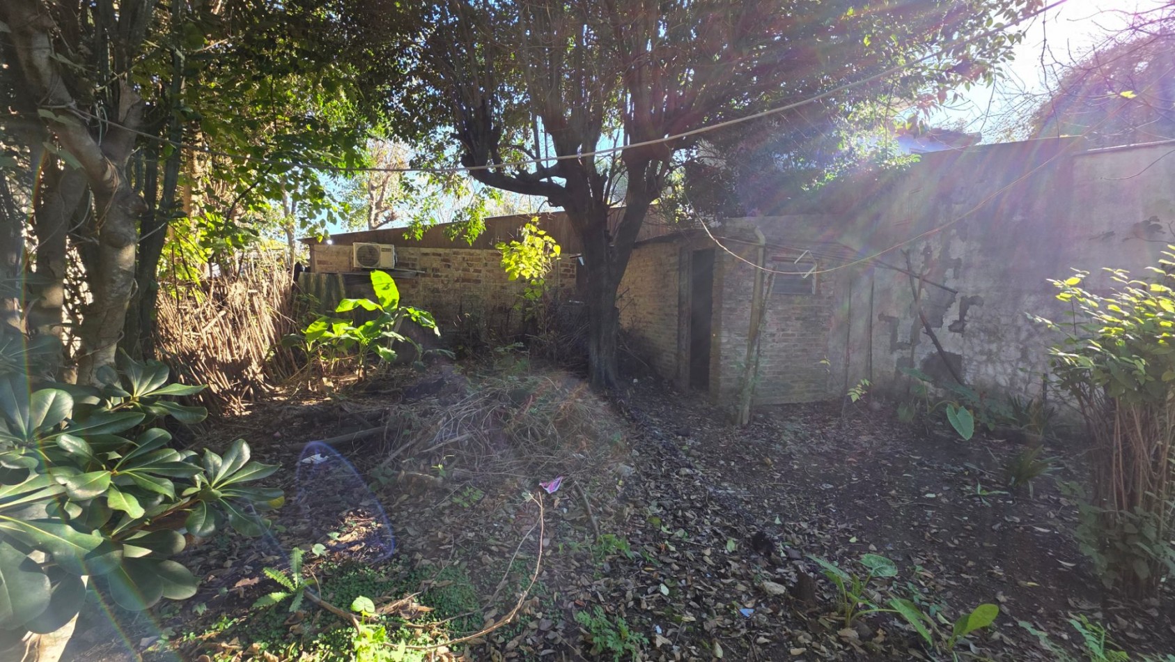 Casa a Restaurar sobre Lote de 375 m² en Glew | Amplio Fondo y Gran Potencial de Desarrollo
