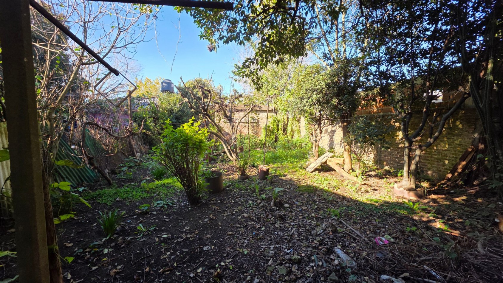 Casa a Restaurar sobre Lote de 375 m² en Glew | Amplio Fondo y Gran Potencial de Desarrollo