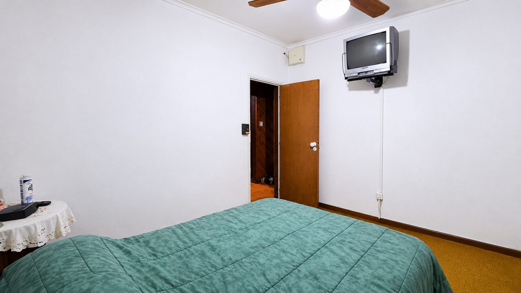 CASA DE 3 DORMITORIOS CON GARAGE, QUINCHO, PARQUE Y PILETA EN LONGCHAMPS