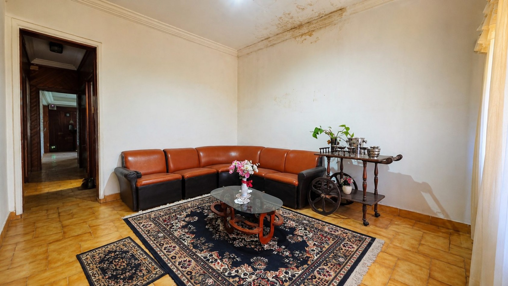 CASA DE 3 DORMITORIOS CON GARAGE, QUINCHO, PARQUE Y PILETA EN LONGCHAMPS