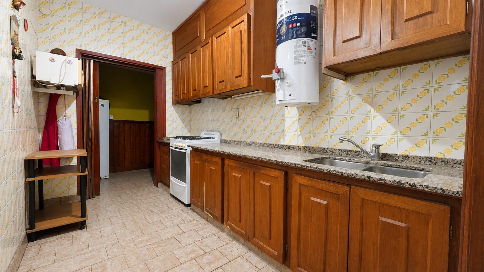 CASA DE 3 DORMITORIOS CON GARAGE, QUINCHO, PARQUE Y PILETA EN LONGCHAMPS