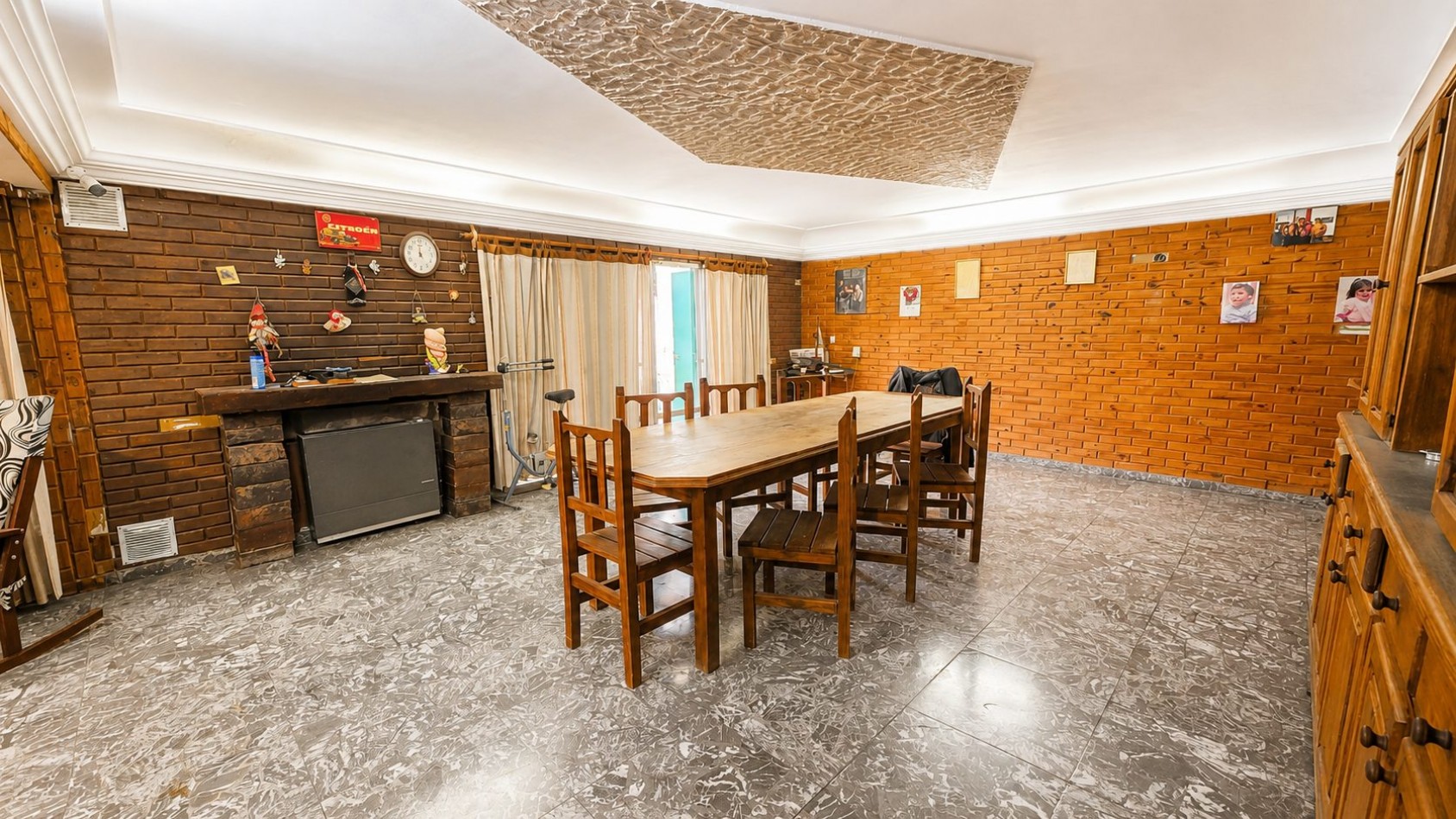 CASA DE 3 DORMITORIOS CON GARAGE, QUINCHO, PARQUE Y PILETA EN LONGCHAMPS