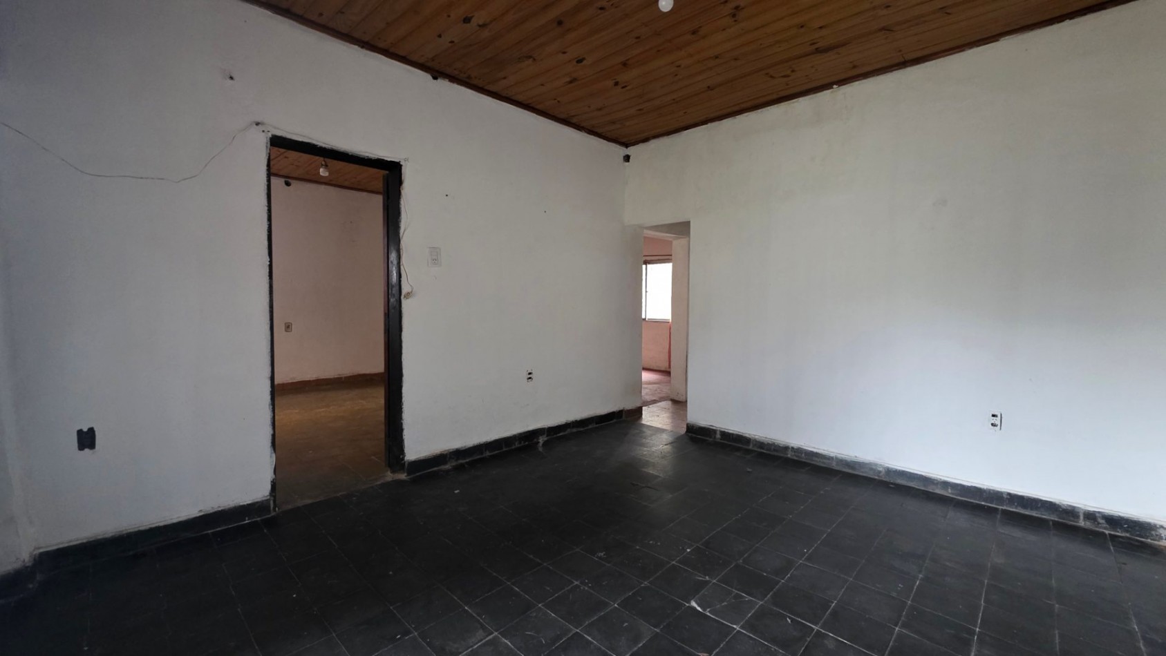 Casa a Restaurar sobre Lote de 375 m² en Glew | Amplio Fondo y Gran Potencial de Desarrollo