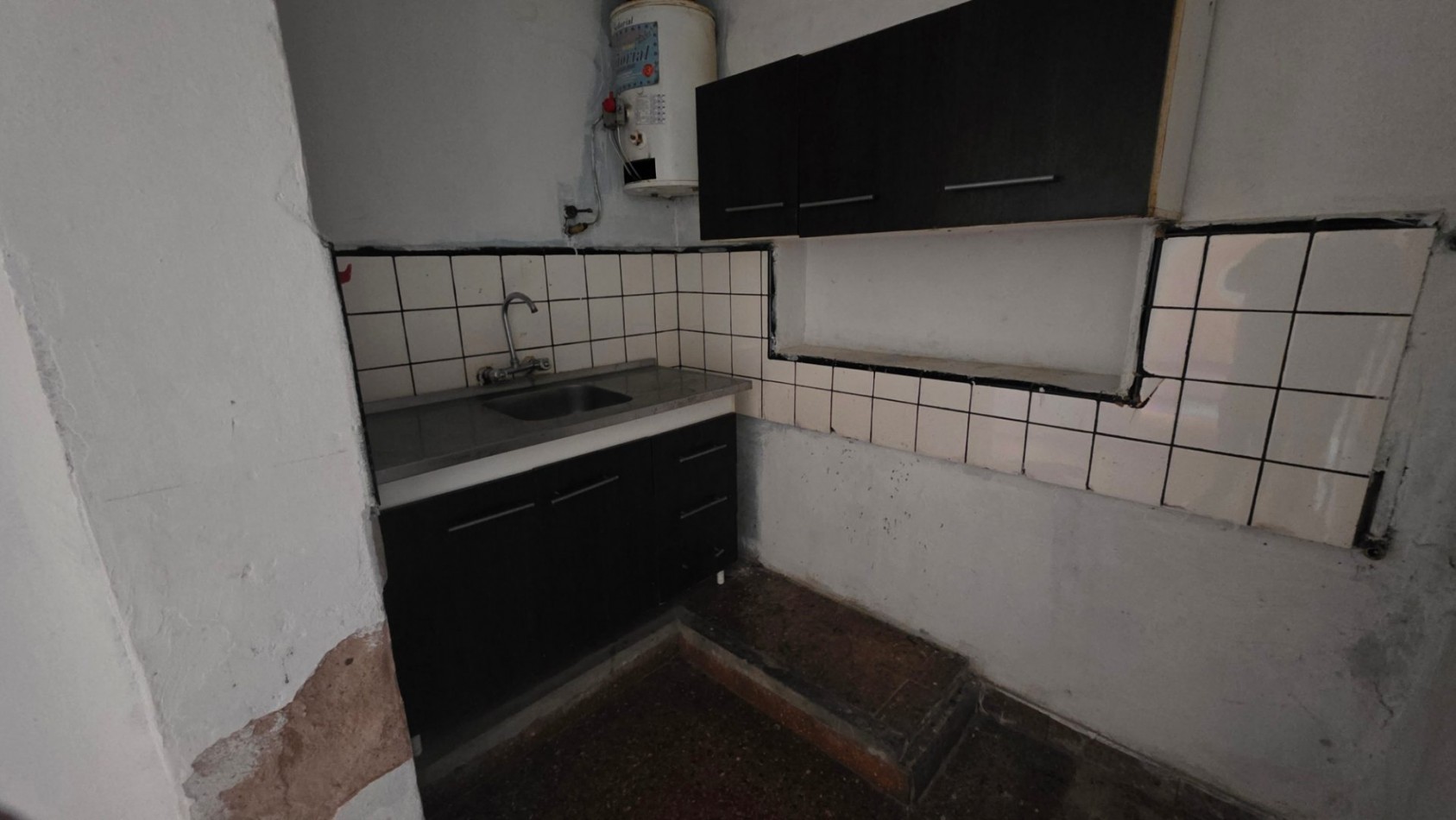 Casa a Restaurar sobre Lote de 375 m² en Glew | Amplio Fondo y Gran Potencial de Desarrollo
