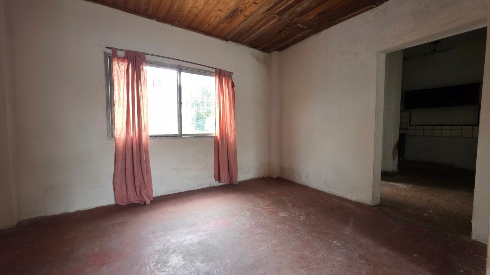 Casa a Restaurar sobre Lote de 375 m² en Glew | Amplio Fondo y Gran Potencial de Desarrollo