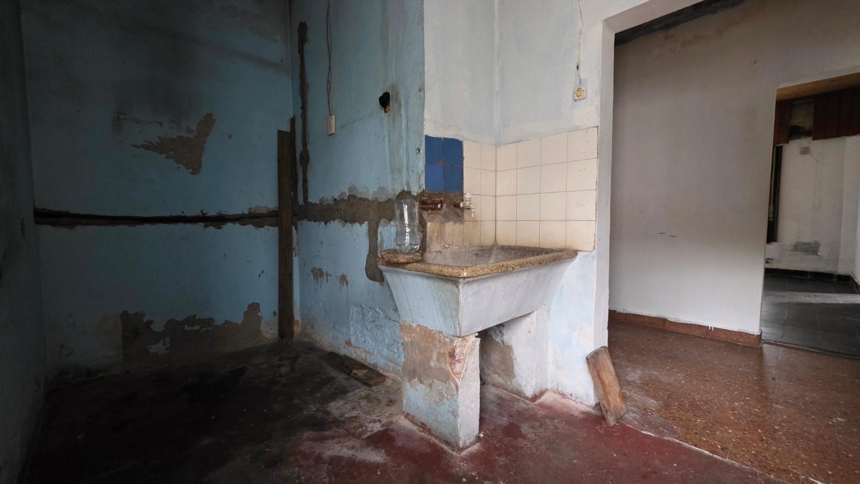Casa a Restaurar sobre Lote de 375 m² en Glew | Amplio Fondo y Gran Potencial de Desarrollo