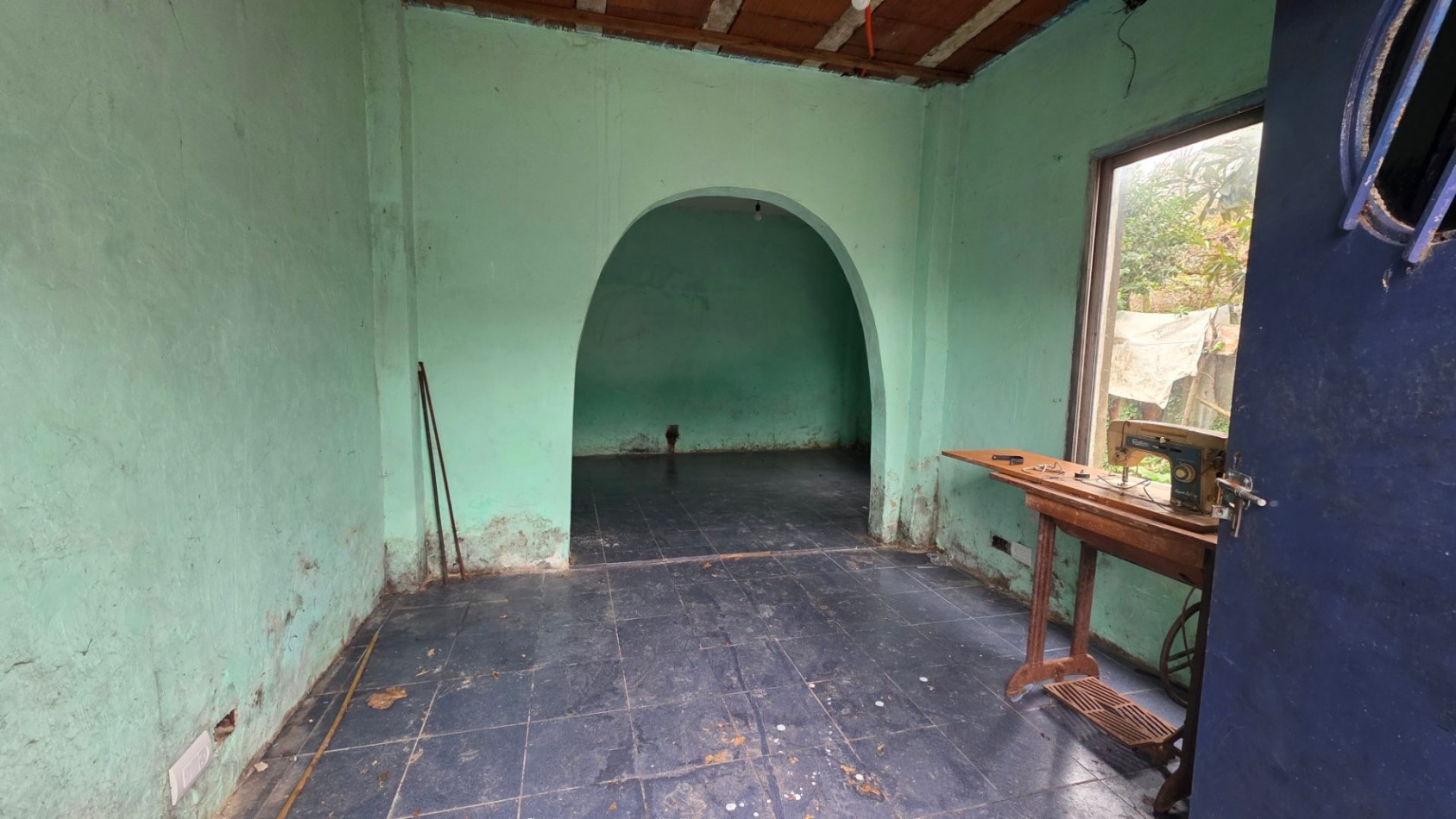 Casa a Restaurar sobre Lote de 375 m² en Glew | Amplio Fondo y Gran Potencial de Desarrollo