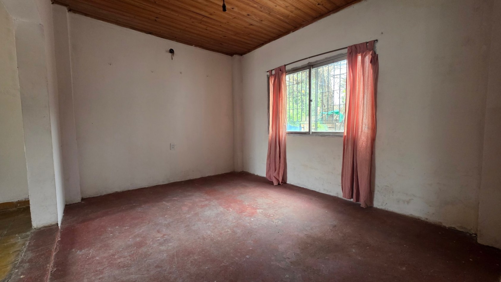 Casa a Restaurar sobre Lote de 375 m² en Glew | Amplio Fondo y Gran Potencial de Desarrollo