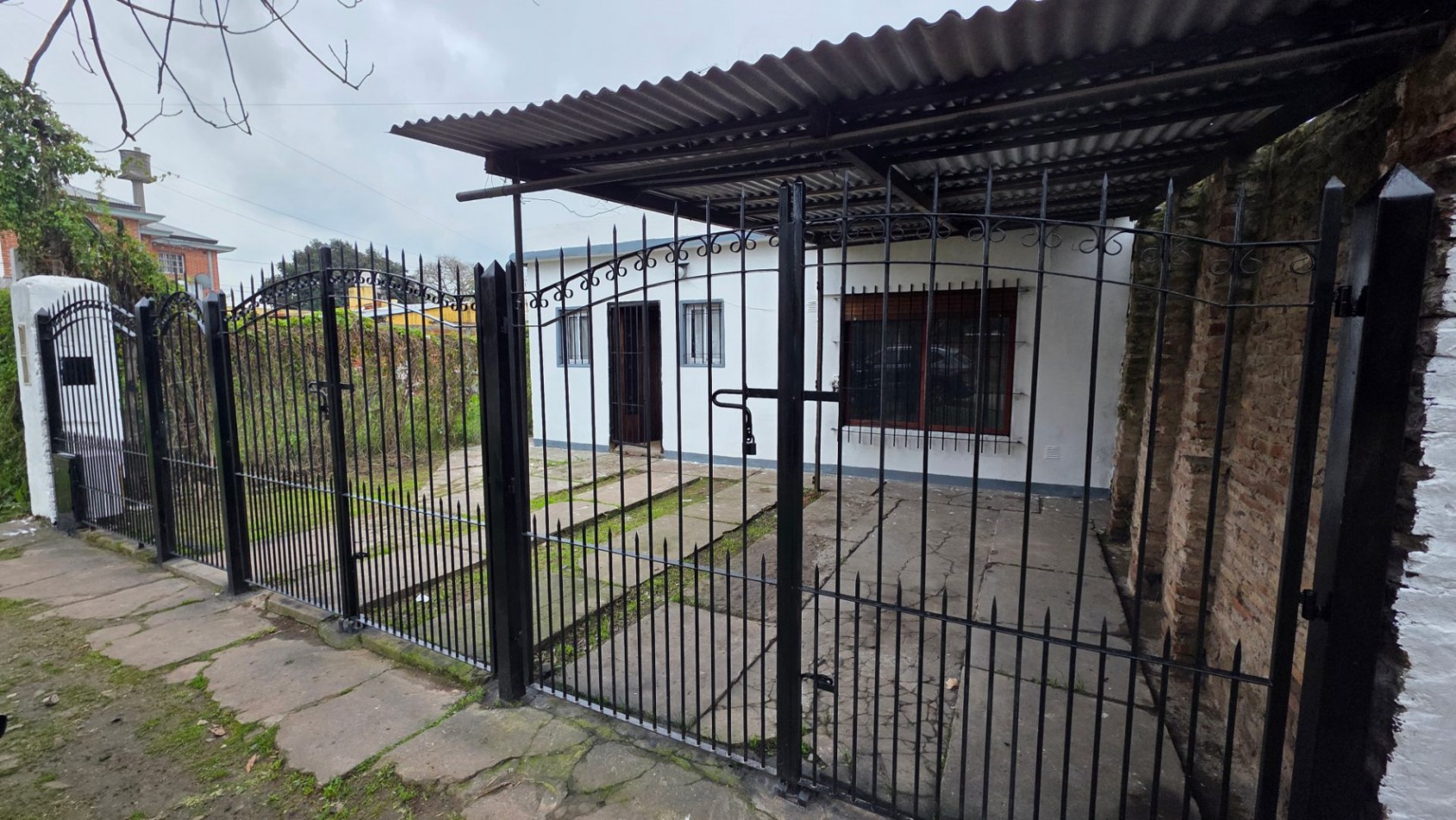 Casa a Restaurar sobre Lote de 375 m² en Glew | Amplio Fondo y Gran Potencial de Desarrollo
