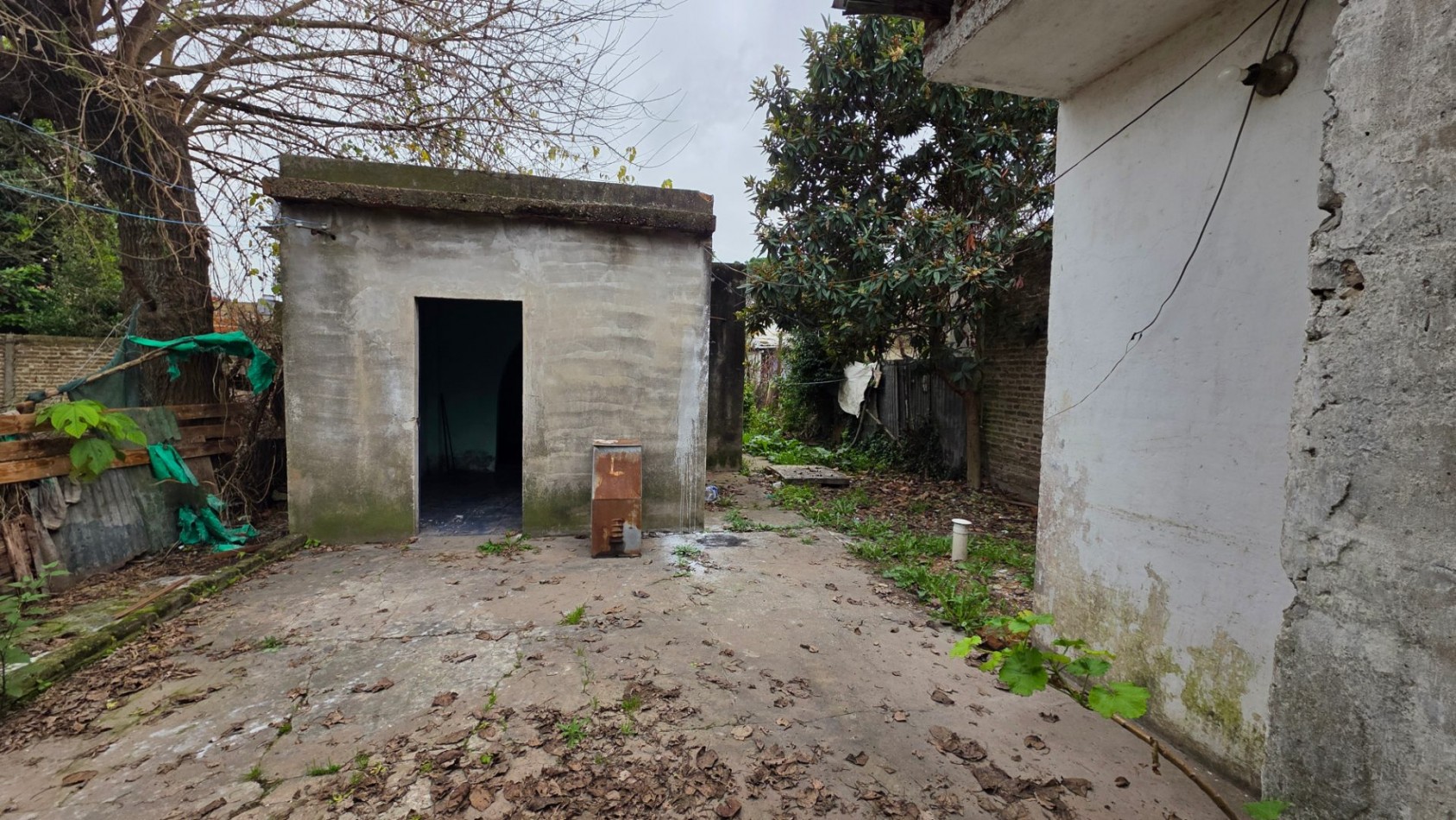 Casa a Restaurar sobre Lote de 375 m² en Glew | Amplio Fondo y Gran Potencial de Desarrollo
