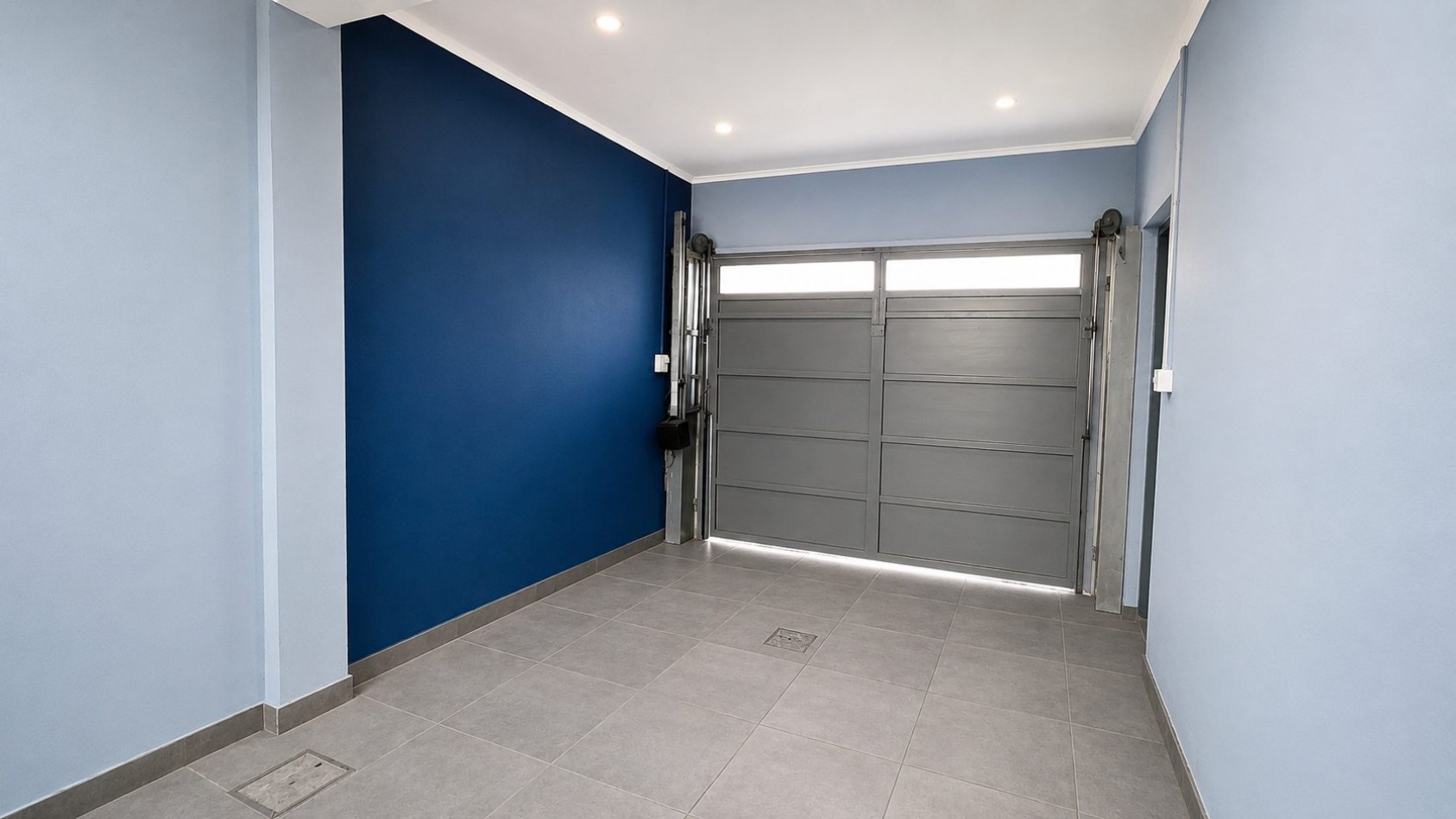 CASA 4 AMBIENTES CON COCHERA DOBLE, PILETA Y ALTILLOS EN VENTA - LONGCHAMPS