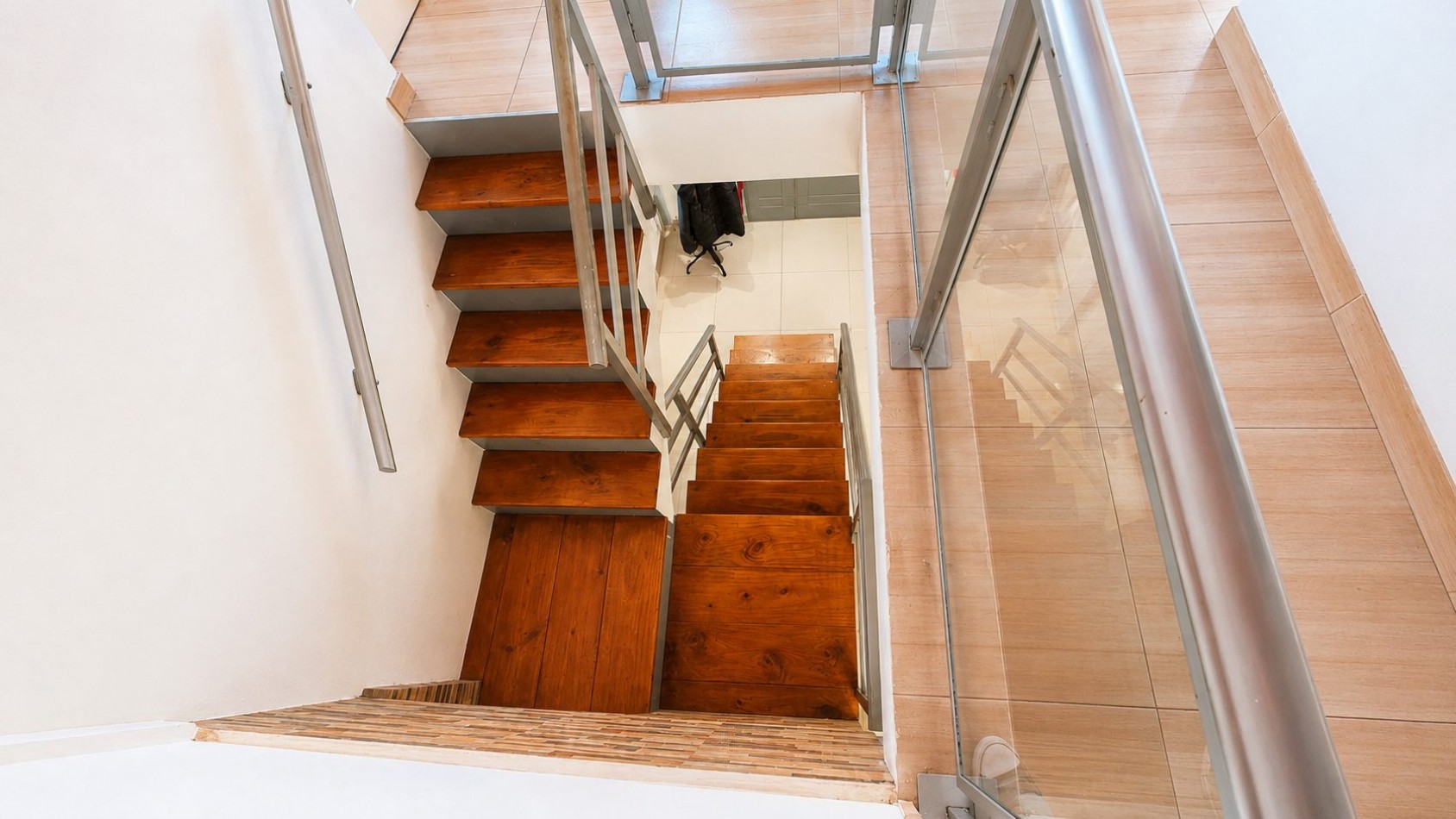 CASA 4 AMBIENTES CON COCHERA DOBLE, PILETA Y ALTILLOS EN VENTA - LONGCHAMPS