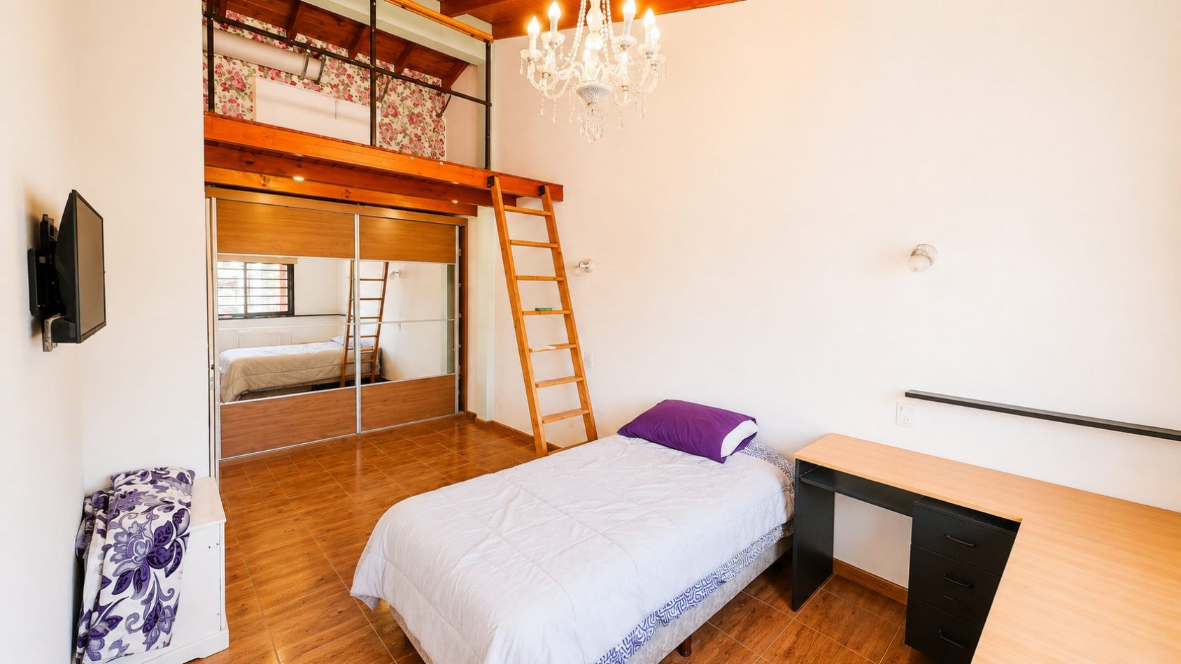CASA 4 AMBIENTES CON COCHERA DOBLE, PILETA Y ALTILLOS EN VENTA - LONGCHAMPS