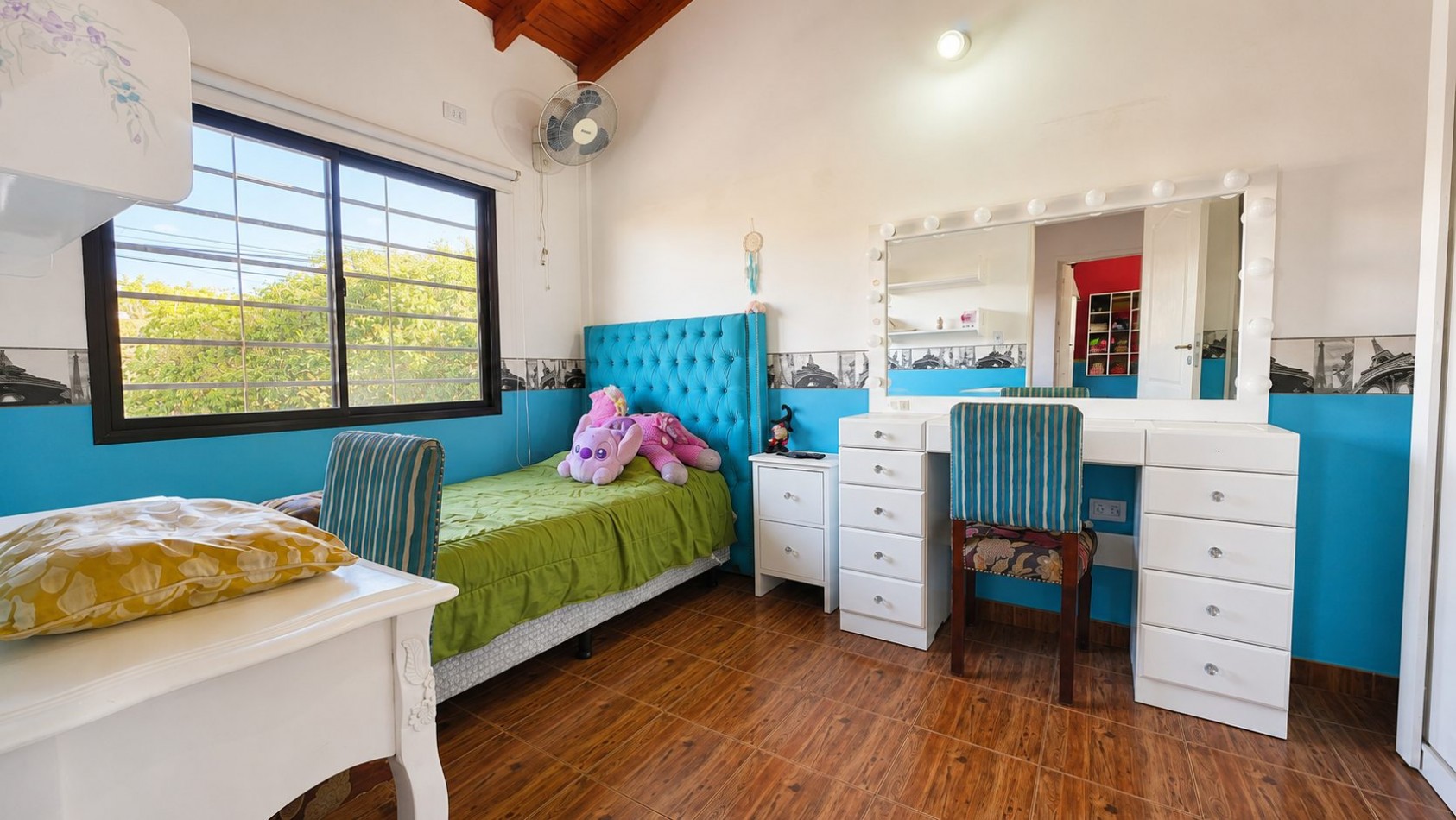 CASA 4 AMBIENTES CON COCHERA DOBLE, PILETA Y ALTILLOS EN VENTA - LONGCHAMPS
