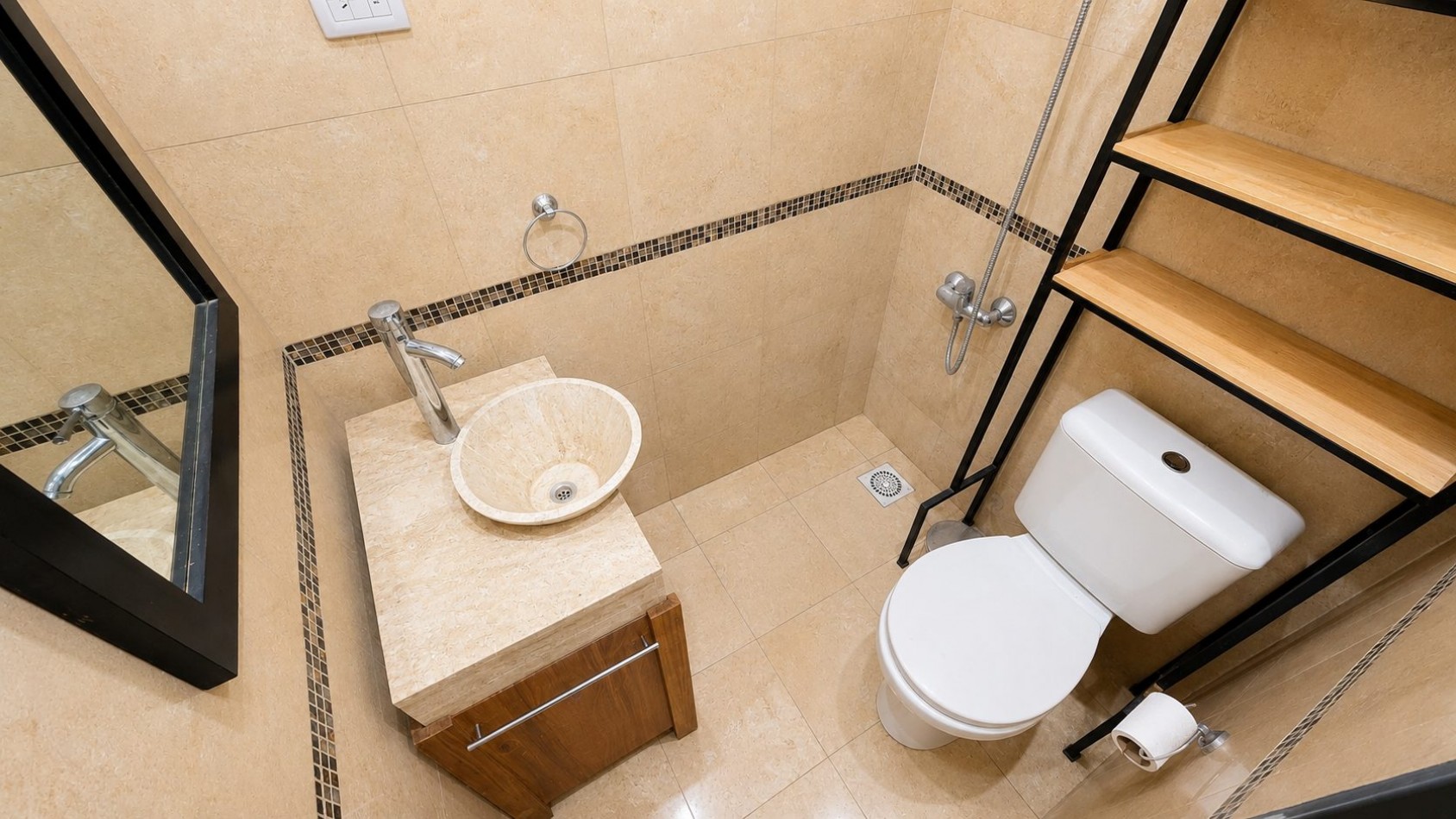 CASA 4 AMBIENTES CON COCHERA DOBLE, PILETA Y ALTILLOS EN VENTA - LONGCHAMPS