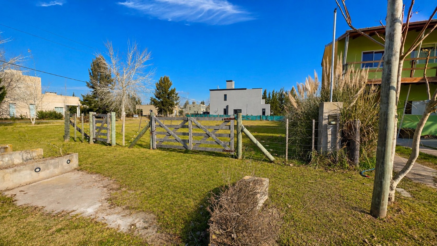 LOTE EN VENTA EN BARRIO CERRADO DOMSELAAR CHICO - CON MEJORAS - EXCELENTE UBICACION