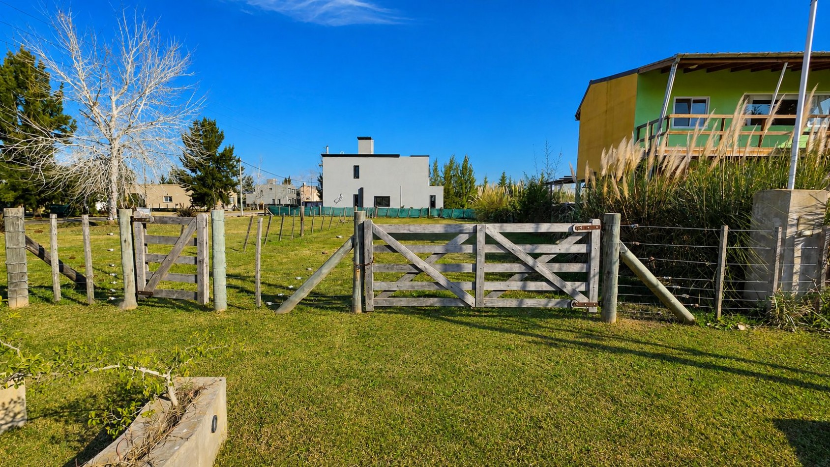 LOTE EN VENTA EN BARRIO CERRADO DOMSELAAR CHICO - CON MEJORAS - EXCELENTE UBICACION