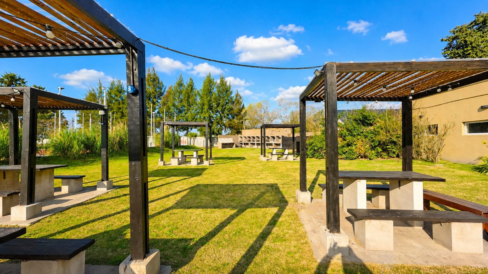LOTE EN VENTA EN BARRIO CERRADO DOMSELAAR CHICO - CON MEJORAS - EXCELENTE UBICACION