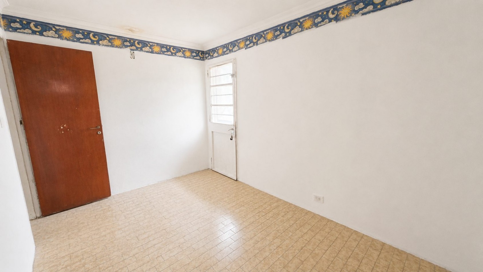 PH 3 Ambientes al Frente con Patio | 70 m² | A 30 m de Av. Hipolito Yrigoyen