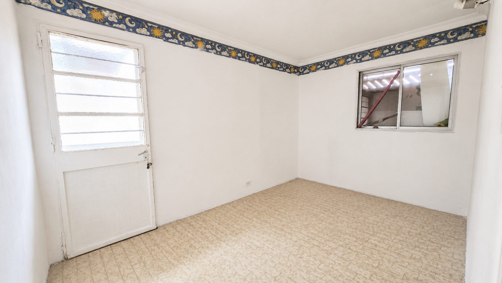 PH 3 Ambientes al Frente con Patio | 70 m² | A 30 m de Av. Hipolito Yrigoyen