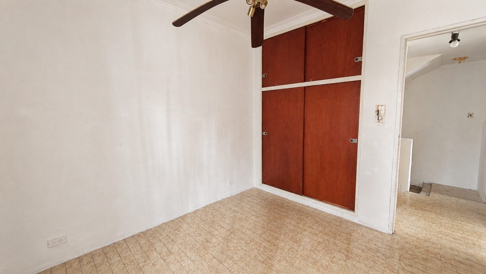 PH 3 Ambientes al Frente con Patio | 70 m² | A 30 m de Av. Hipolito Yrigoyen