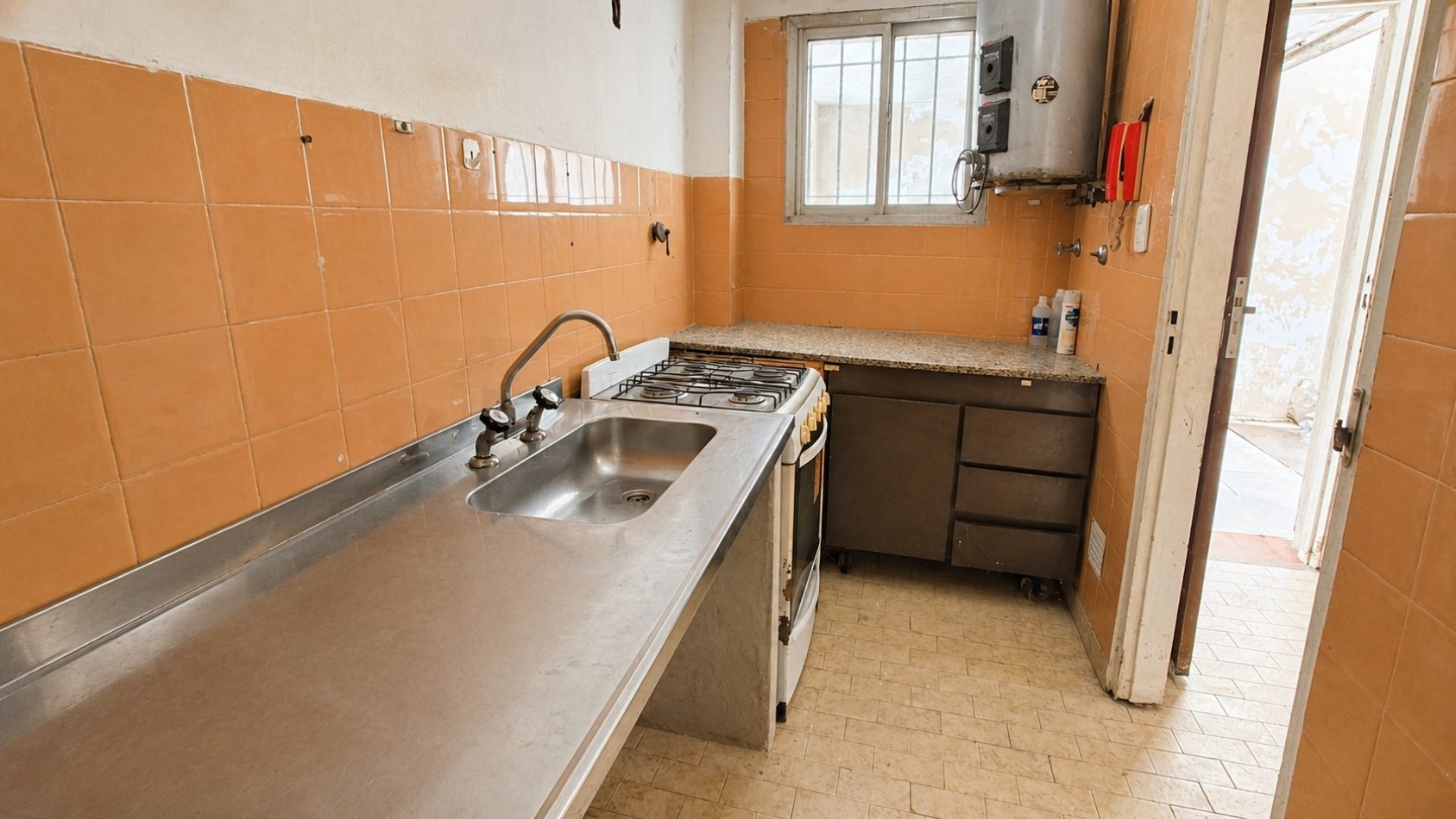 PH 3 Ambientes al Frente con Patio | 70 m² | A 30 m de Av. Hipolito Yrigoyen