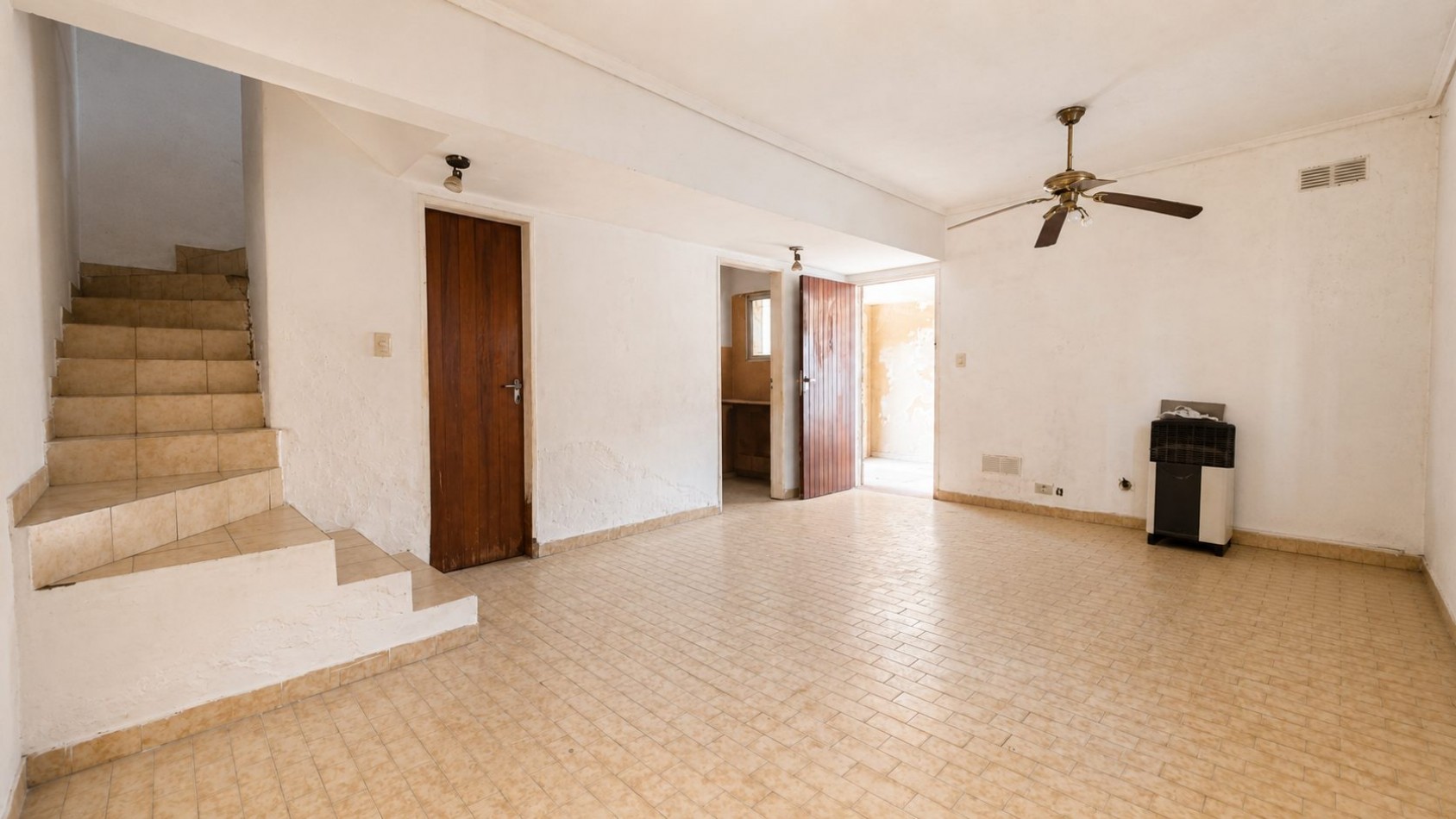 PH 3 Ambientes al Frente con Patio | 70 m² | A 30 m de Av. Hipolito Yrigoyen