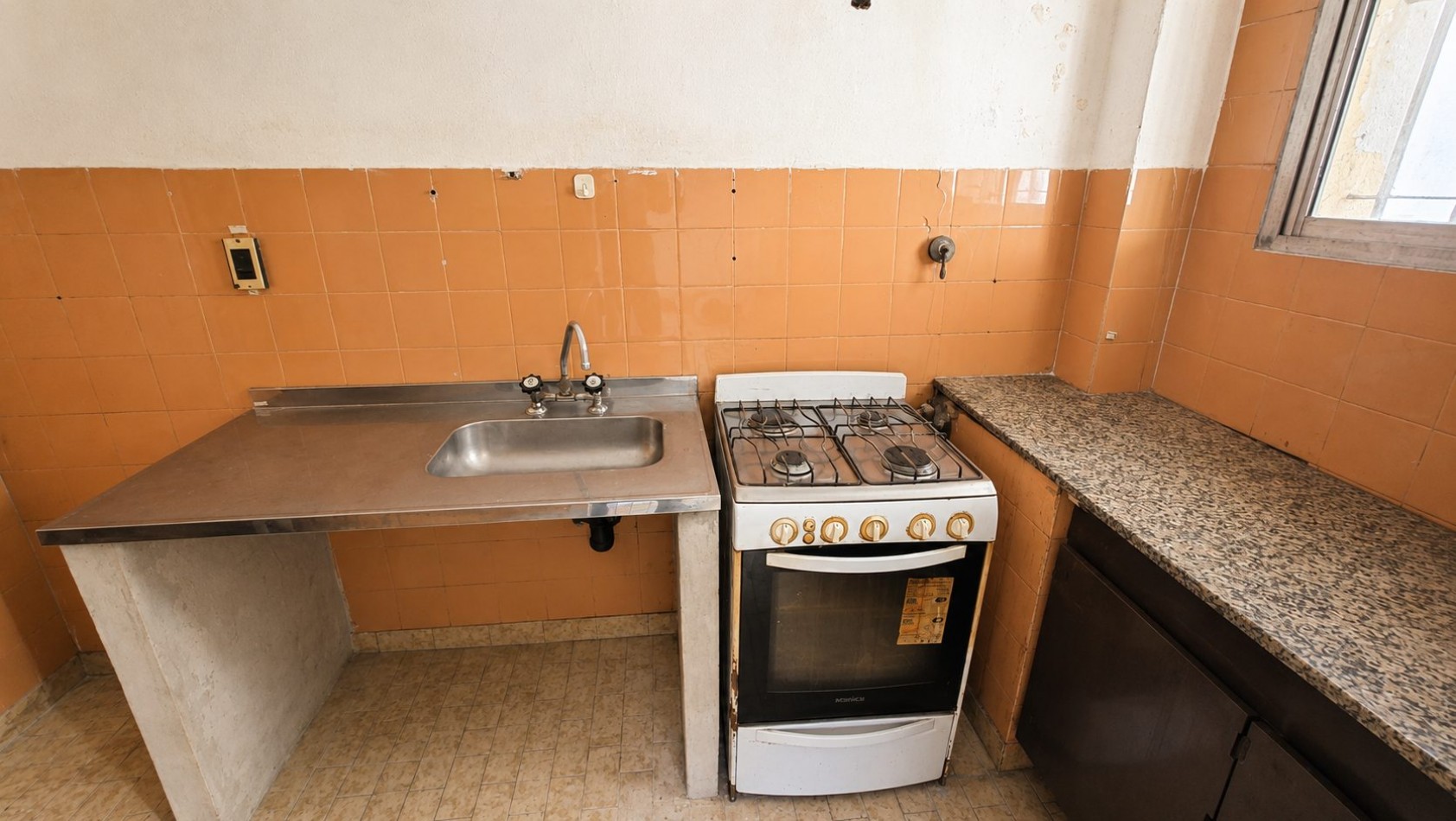 PH 3 Ambientes al Frente con Patio | 70 m² | A 30 m de Av. Hipolito Yrigoyen