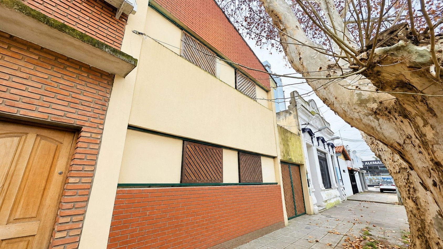 PH 3 Ambientes al Frente con Patio | 70 m² | A 30 m de Av. Hipolito Yrigoyen