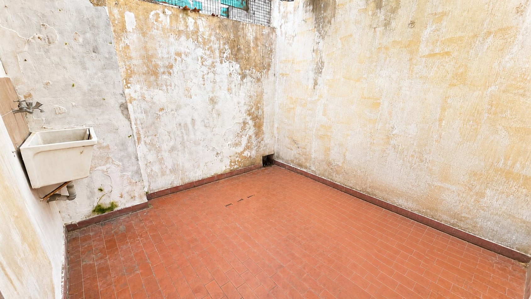 PH 3 Ambientes al Frente con Patio | 70 m² | A 30 m de Av. Hipolito Yrigoyen