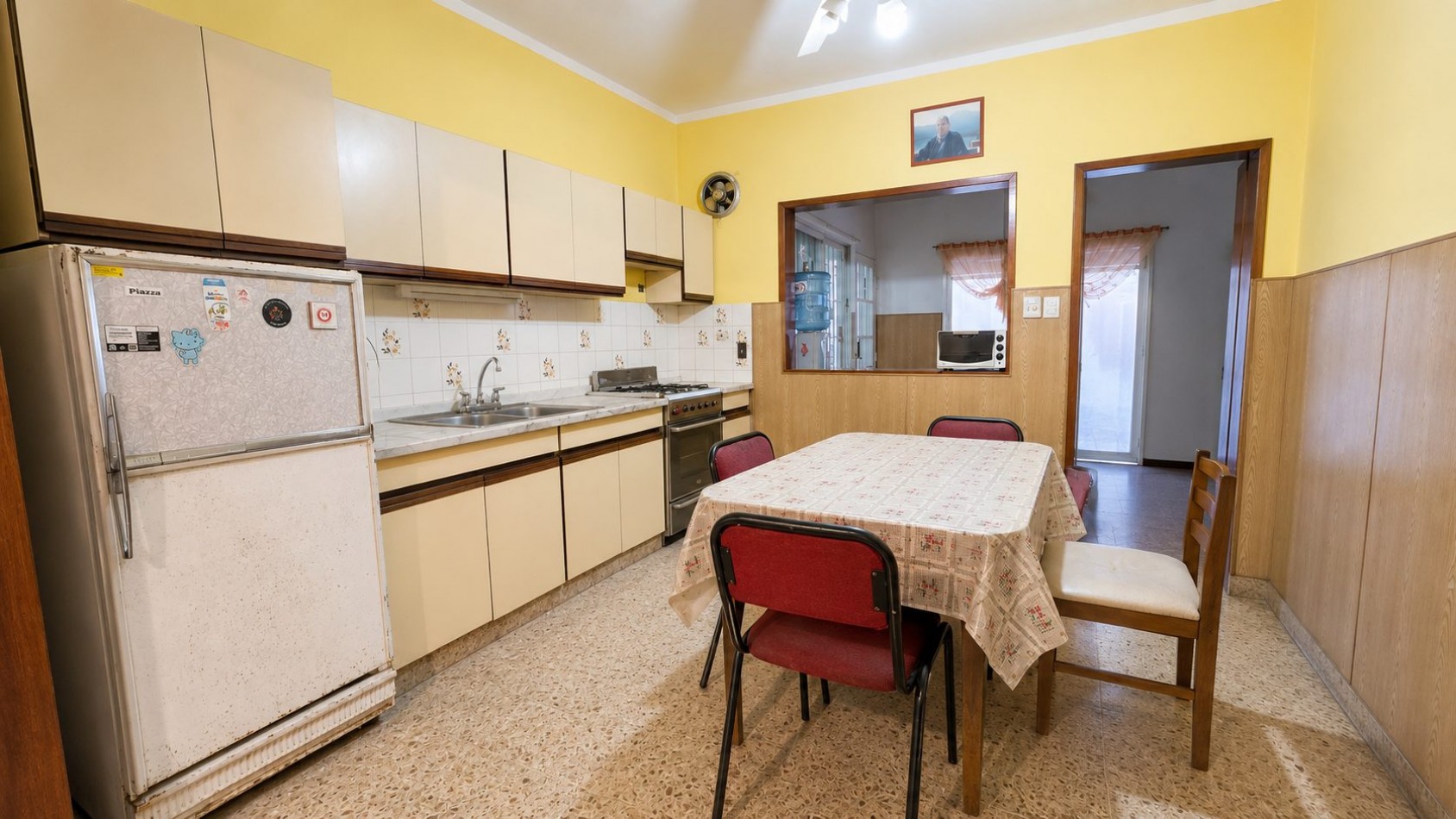 Casa 3 Ambientes con Garage, Jardin y Gran Patio a 150 m de Boulevard Buenos Aires