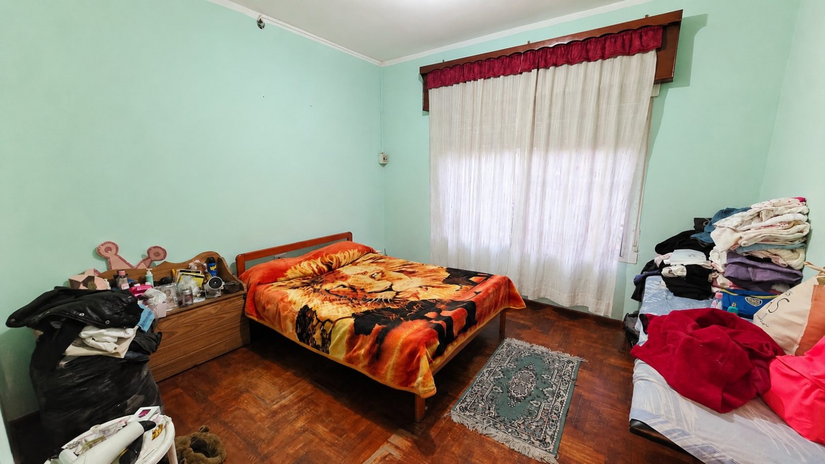 Casa 3 Ambientes con Garage, Jardin y Gran Patio a 150 m de Boulevard Buenos Aires