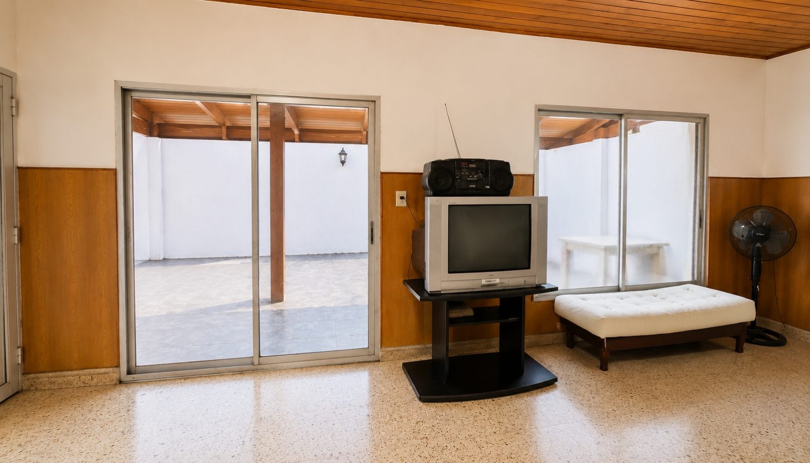 Casa 3 Ambientes con Garage, Jardin y Gran Patio a 150 m de Boulevard Buenos Aires