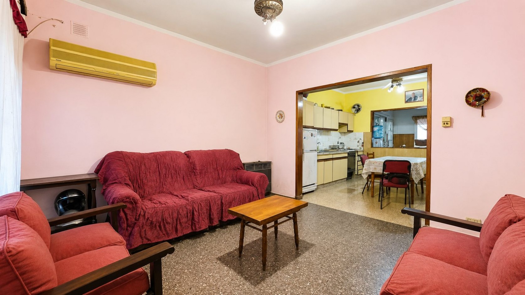 Casa 3 Ambientes con Garage, Jardin y Gran Patio a 150 m de Boulevard Buenos Aires
