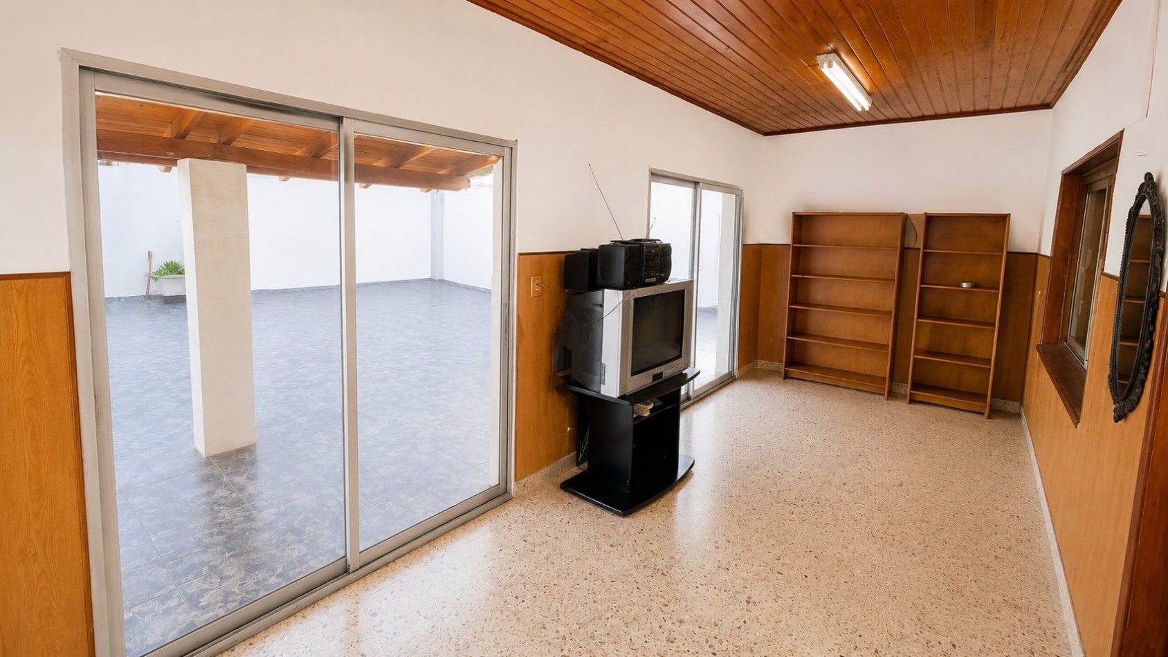 Casa 3 Ambientes con Garage, Jardin y Gran Patio a 150 m de Boulevard Buenos Aires