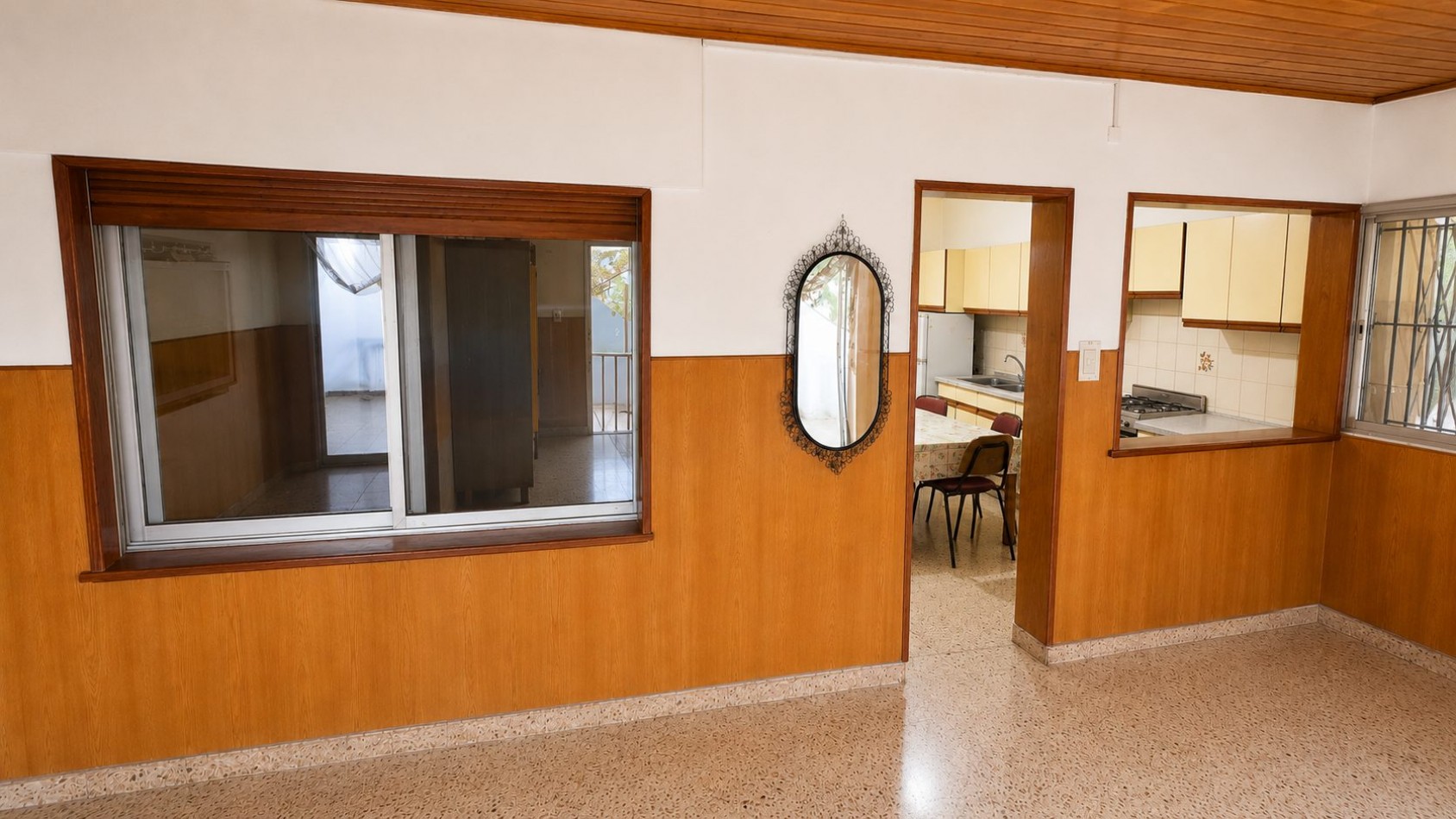 Casa 3 Ambientes con Garage, Jardin y Gran Patio a 150 m de Boulevard Buenos Aires
