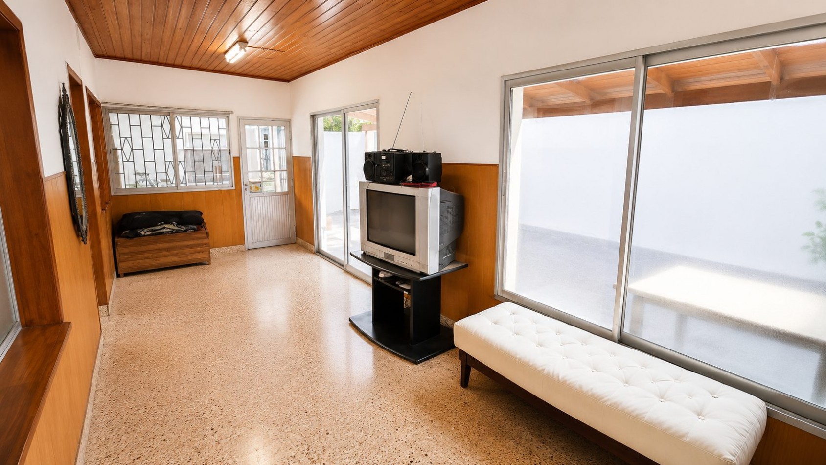 Casa 3 Ambientes con Garage, Jardin y Gran Patio a 150 m de Boulevard Buenos Aires