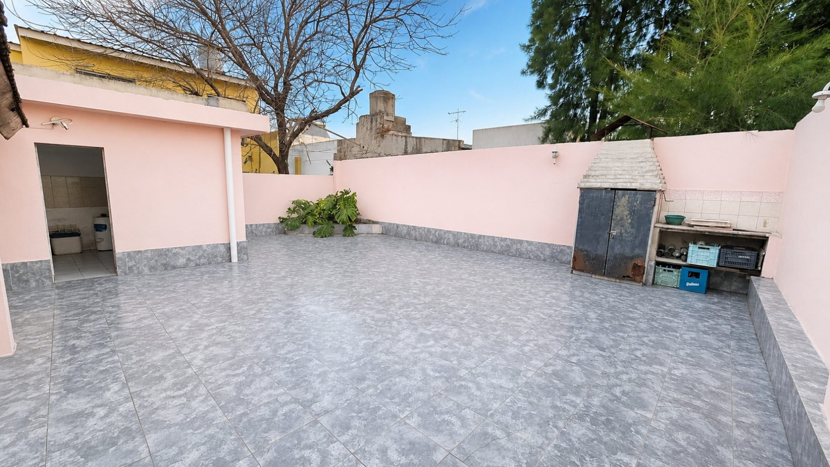 Casa 3 Ambientes con Garage, Jardin y Gran Patio a 150 m de Boulevard Buenos Aires
