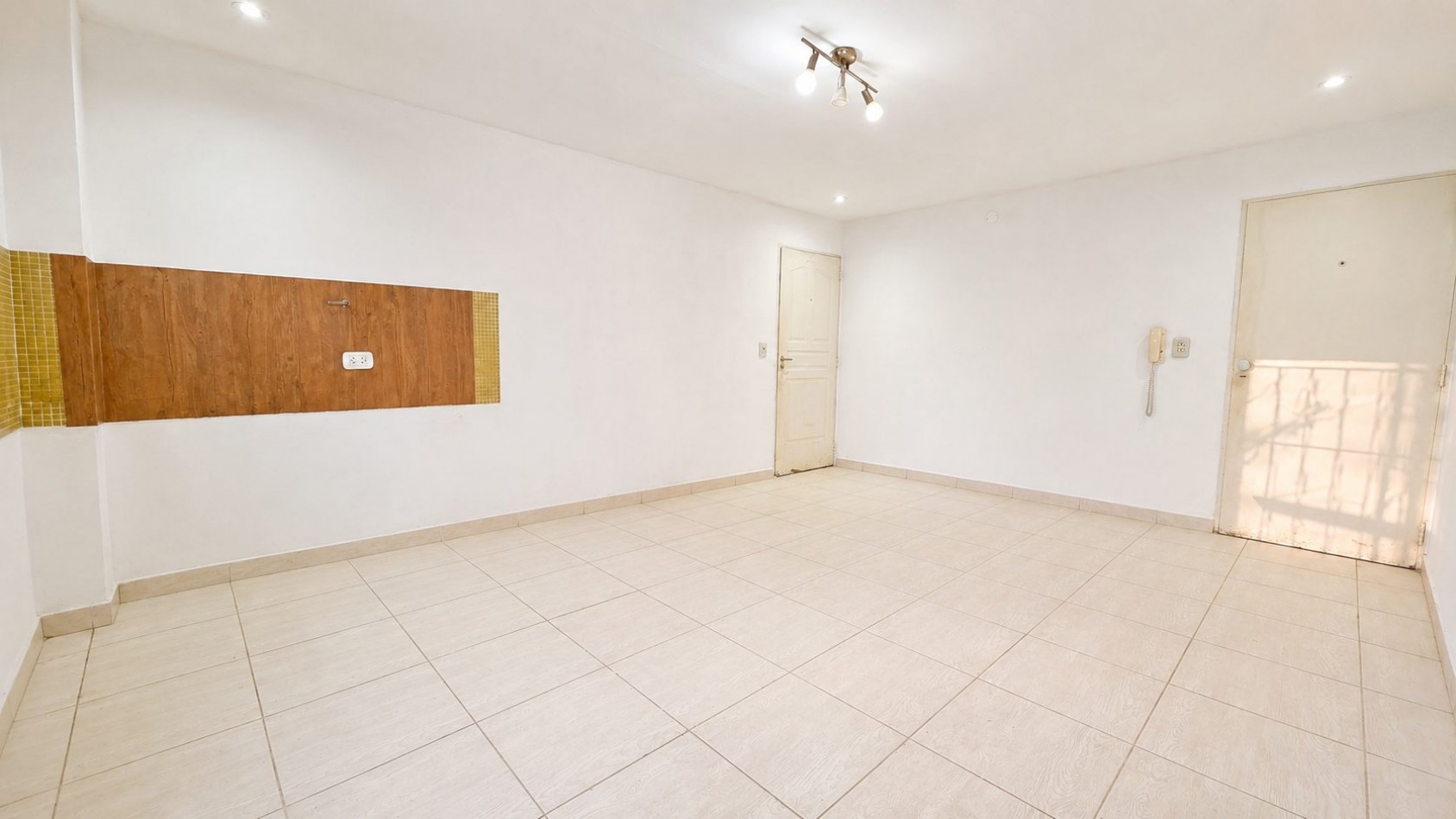 DEPARTAMENTO 2 AMBIENTES TIPO DUPLEX CON BALCON ATERRAZADO EN LANUS OESTE