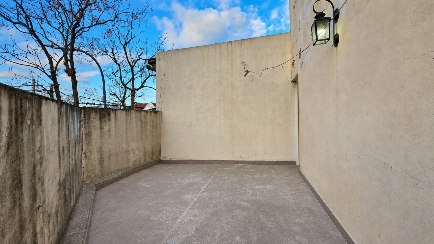DEPARTAMENTO 2 AMBIENTES TIPO DUPLEX CON BALCON ATERRAZADO EN LANUS OESTE