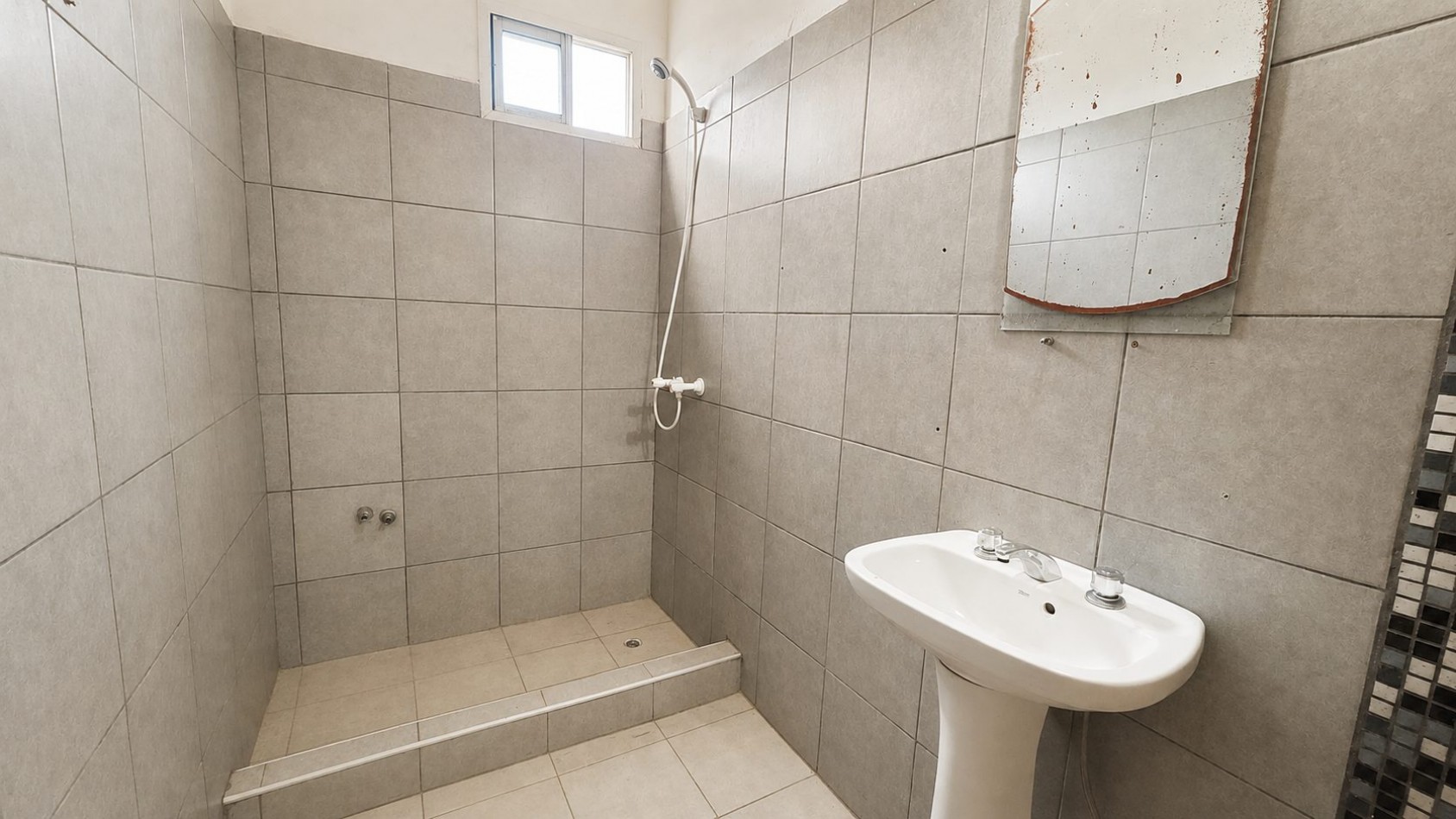 DEPARTAMENTO 2 AMBIENTES TIPO DUPLEX CON BALCON ATERRAZADO EN LANUS OESTE