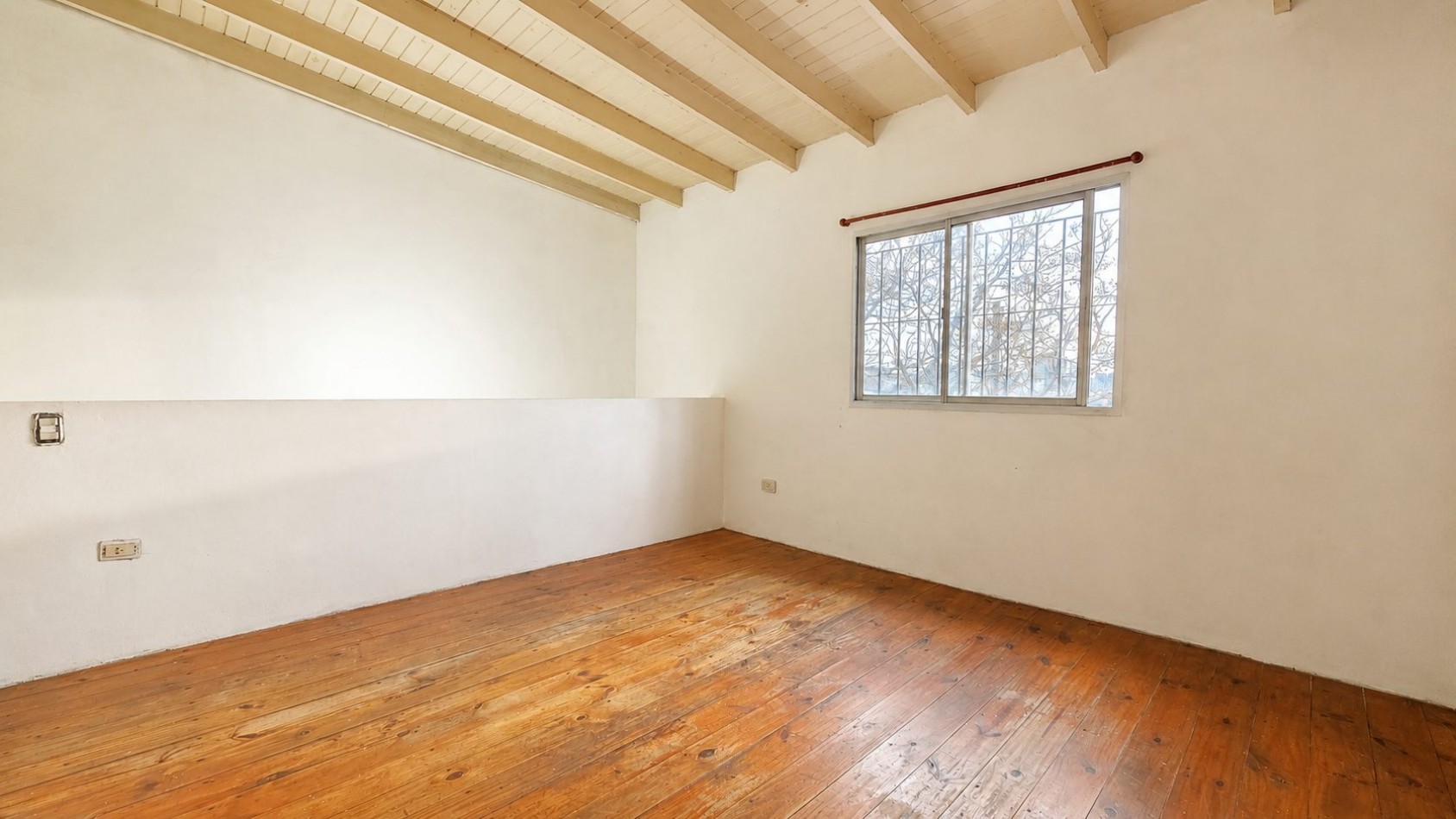 DEPARTAMENTO 2 AMBIENTES TIPO DUPLEX CON BALCON ATERRAZADO EN LANUS OESTE